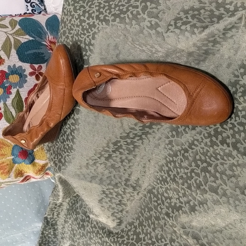 Nurture women's dress shoes.
